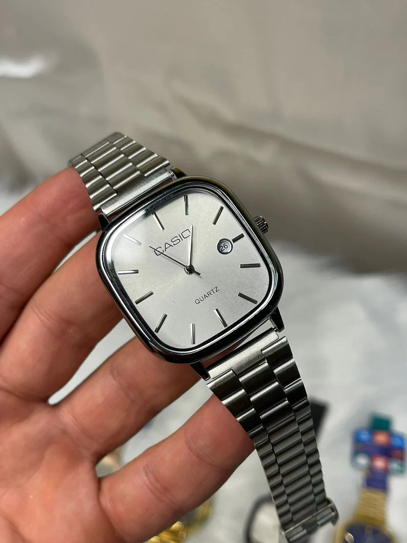 CASIO QUARTZ VINTAGE WATCH